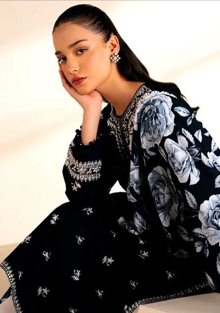 LAWN 3 Piece Embroidered Suit (Article 17)